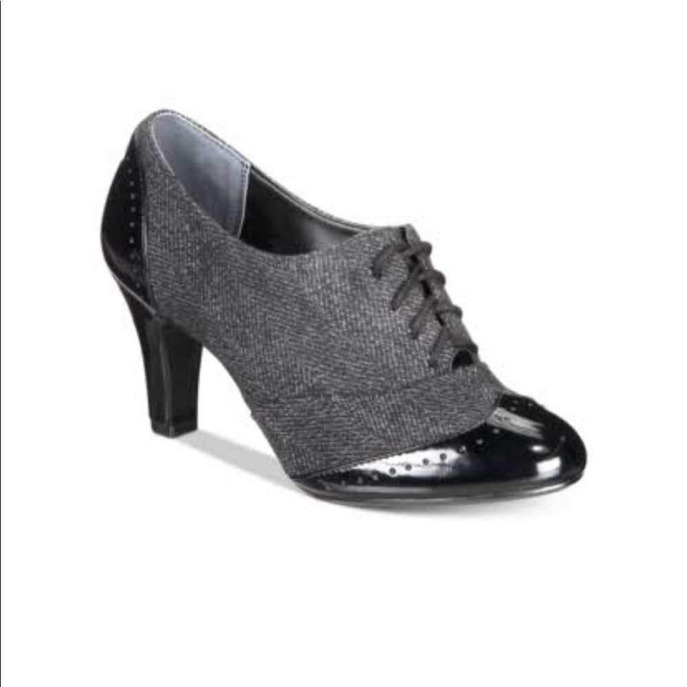 Giani Bernini Lace up Booties Size 8